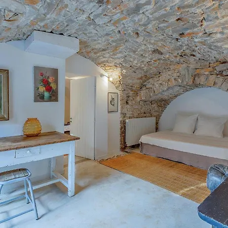 Cozy In Le Rouet With Outdoor Swimming Pool Holiday home